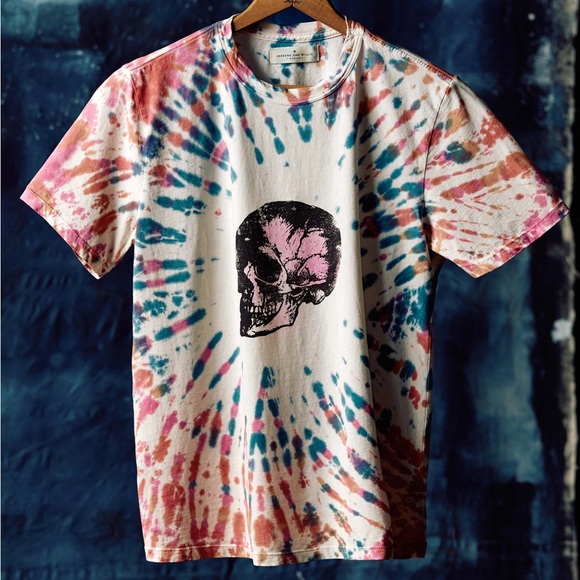 imogene + willie Tops - Tie Dye Skull Graphic T-shirt